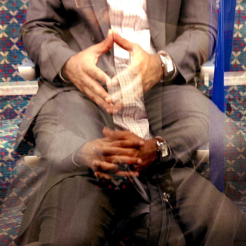 2014-09-18-09-53-51-189-victoria-line-hands